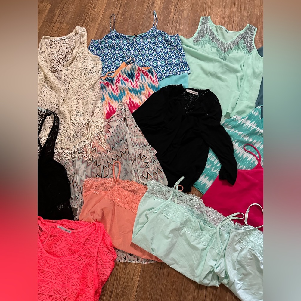 15 Maurices Tops Collection - Picture 3 of 5